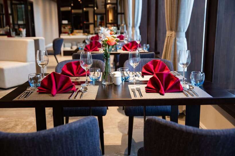 From Hanoi or Halong: Halong Bay Day Cruise - Lunch and drinks: what you get for the price