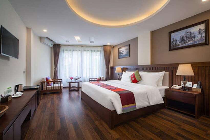 From Hanoi: Premium 2-Day Sapa Adventure with DCAR Limousine - Your Day 1 on the Central Hotel Route: Cat Cat Village and a French Hydro Plant