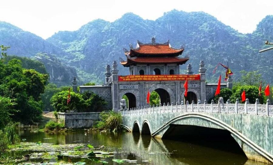 From Hanoi: Tam Coc Boat Trip and Hoa Lu & Mua Cave Tour - Should you book the Tam Coc, Hoa Lu, and Mua Cave day trip?
