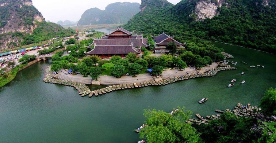 From Hanoi: Trang An & Bai Dinh Pagoda Full-Day Private Tour - Bai Dinh Pagoda: big Buddha moments plus an easier way to explore