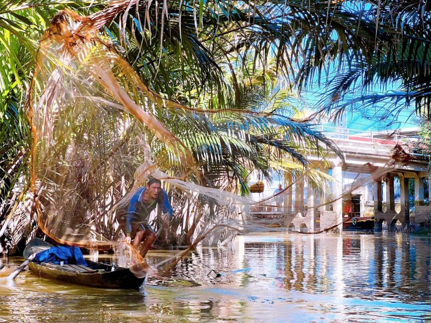 From Ho Chi Minh: Explore Mekong Delta & Vinh Trang Pagoda - Vinh Trang Pagoda: giant Buddha statues and mixed architecture