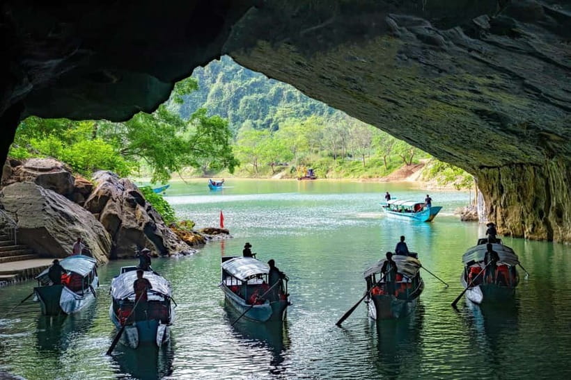From Hue to History and Nature: DMZ & Phong Nha Cave Tour - Entering Phong Nha Cave on the Son River cruise