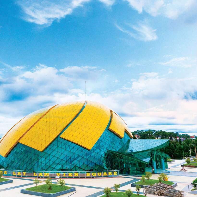 From Nha Trang: Best Seller Top Site Luxury Da Lat City Trip - Da Lat Market: practical souvenirs, not just browsing