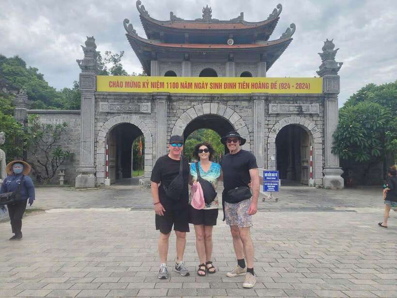 From Ninh Binh: Hoa Lu, Trang An, Mua Cave, & Bich Dong Tour - Lunch in a Local Restaurant: Fuel That Makes the Boat Feel Better