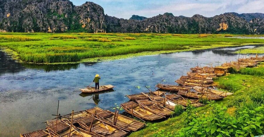 From Ninh Binh: Visit Cuc Phuong National Park - Van Long - Cuc Phuong National Park: primate rescue and botanical garden first