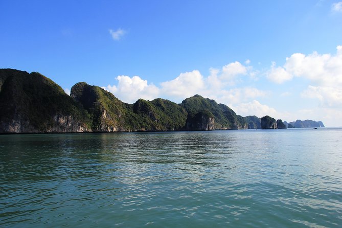 Full day boat trip with Cat Ba Captain Jack to Lan Ha Bay and Ha Long Bay - Cruising through UNESCO waters, and that 200k-note moment