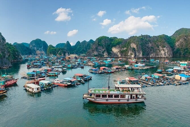 Full day deep water soloing - Kayaking in Cat Ba - Ha Long Bay. - Le Mekong: Overhang Routes, and Low Tide Climbing Possibilities