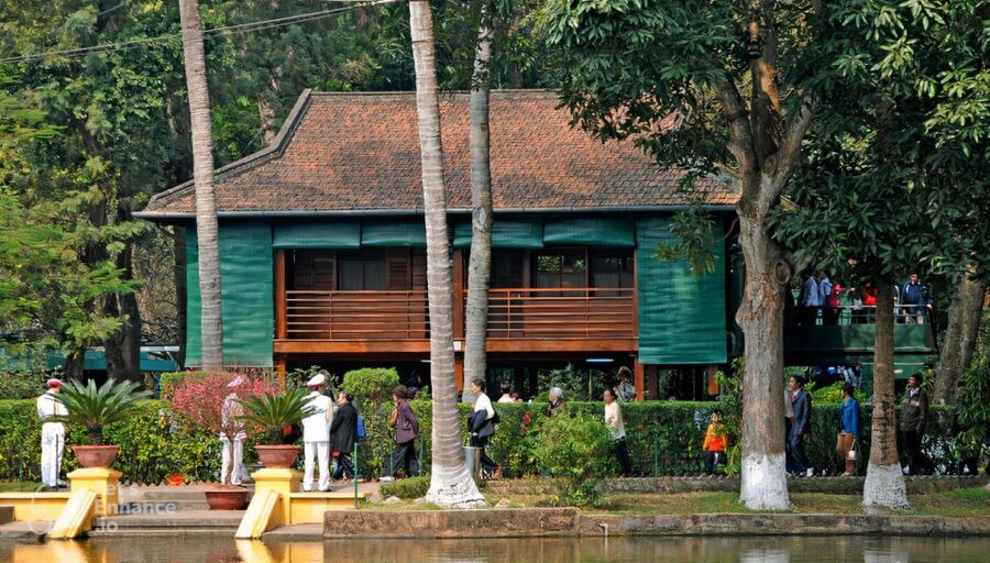 Full Day Ha Long Cruise With Swimming, Kayaking and Music - Sunset Party and Folk Music on the Sundeck