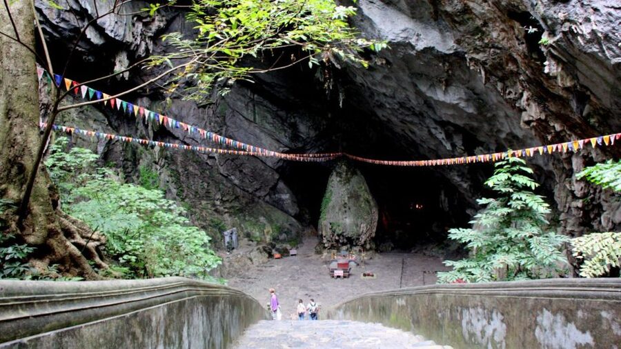 Full-Day Perfume Pagoda Private or Small-Group Tour - Inside the Huong Tich Cave area: what you are actually walking into