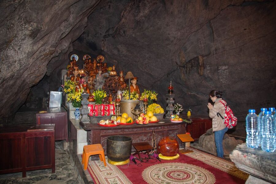 Full-Day Perfume Pagoda Private or Small-Group Tour - Afternoon pagodas: Heaven Kitchen and the Le Dynasty architecture lesson