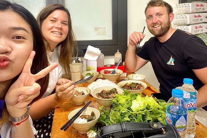 (Group/Individual) HANOI STREET FOOD TOUR - Hoan Kiem Lake photo stop: your fast orientation trick