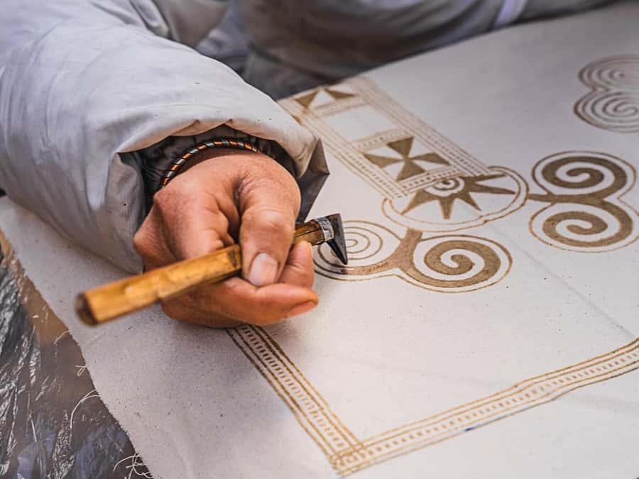 H'Mong traditional beeswax batik - Learning the Hmong batik technique with the tjanting wax-pen