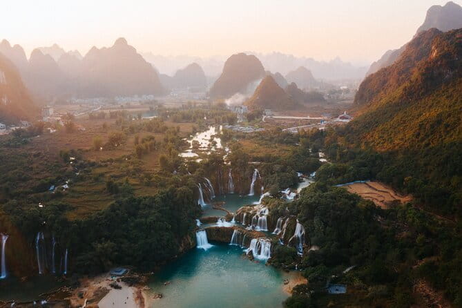 Ha Giang Cao Bang Loop 5 Days Private Tour with English Guide - Day 2: Ma Pi Leng Pass and the Nho Quế River boat