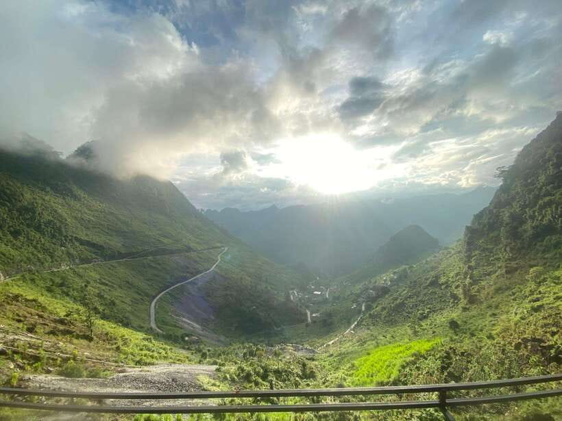 Ha Giang Loop 4D3N Mama's Homestay - Day 3: Ma Pi Leng pass, Meo Vac villages, and the Nho Que River moment