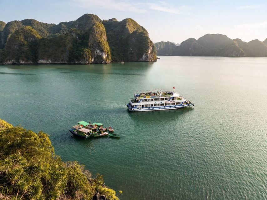 Ha Long: Afternoon Cruise with Lunch, Kayaking, and Swimming - Luon Cave and the Tunnel Ride by Kayak or Bamboo Boat