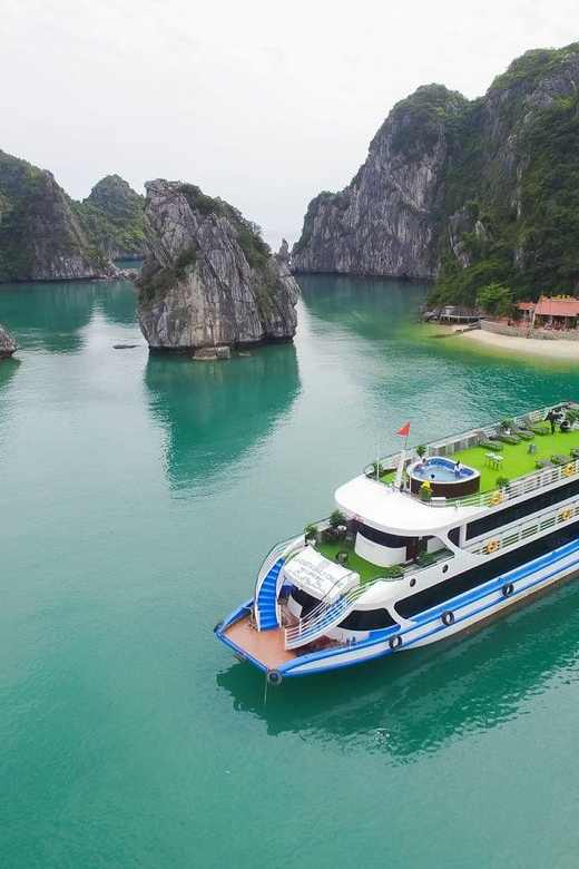 Ha Long Bay 8 hours daily tour on LA CASTA DAILY CRUISE - Luon Cave area: kayaking or bamboo rafting for the close-up view