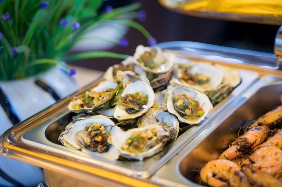 Ha Long Bay 8 hours daily tour on LA CASTA DAILY CRUISE - Food on board: more than just lunch, plus a couple tastings