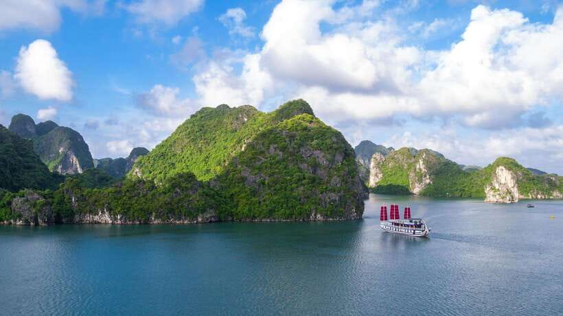 Ha Long Bay - Bai Tu Long Bay Luxury Boat Tour & Transfer - Lunch on Board, Plus a Sunset Tea Party