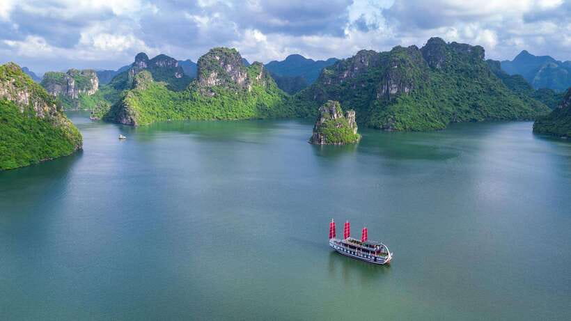 Ha Long Bay - Bai Tu Long Bay Luxury Boat Tour & Transfer - The Onboard Experience: Crew, Guides, and Real People Energy