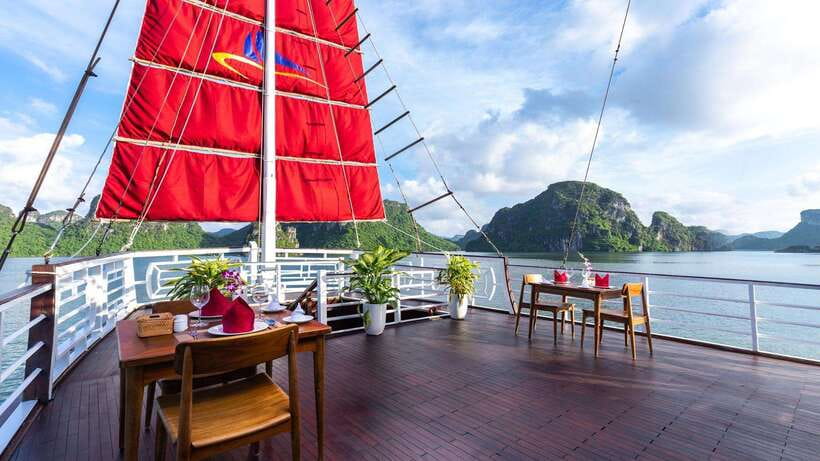 Ha Long Bay - Bai Tu Long Bay Luxury Boat Tour & Transfer - Cruising Bai Tu Long Bay, Then Chasing the Dramatic Rocks