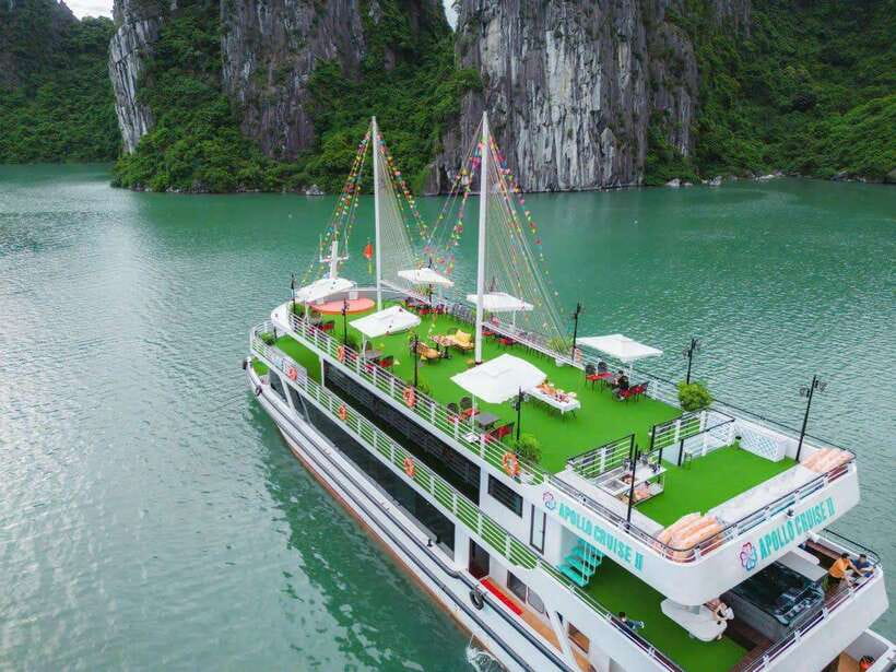 Ha Long Bay Deluxe Cruise & kayaking - 1 Day - Luon Cave: kayaking or bamboo boat rowing through the lagoon