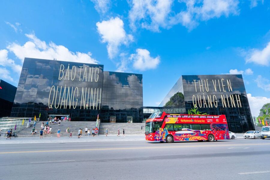 Ha Long: City Sightseeing Hop-On Hop-Off Bus Tour - Ha Long Market: crafts, seafood, and cha muc for snack power