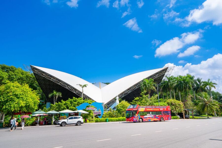 Ha Long: City Sightseeing Hop-On Hop-Off Bus Tour - Ha Long Flower Park: the calm walk stop when you need a breather