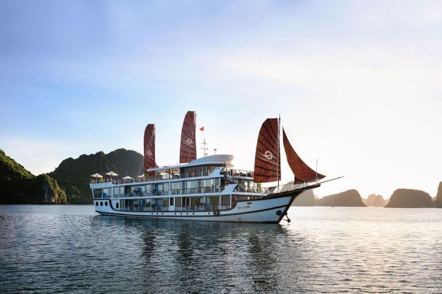 Ha Long & Lan Ha Bays: 2-Day Cruise with Meals & Kayaking - Key highlights at a glance