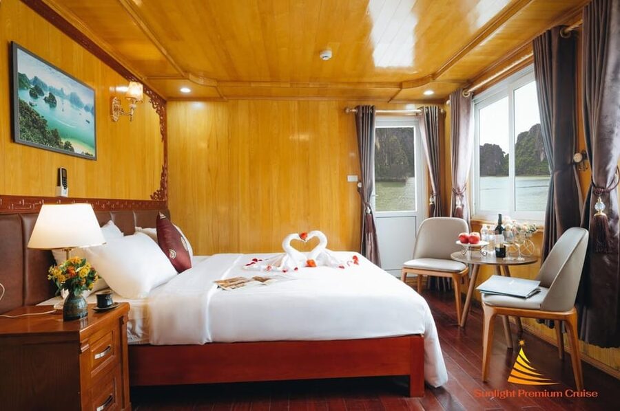 Ha Noi: Lan Ha Bay luxury cruise with private bancony, meals - Meals onboard: local Vietnamese food that doesn’t feel like filler