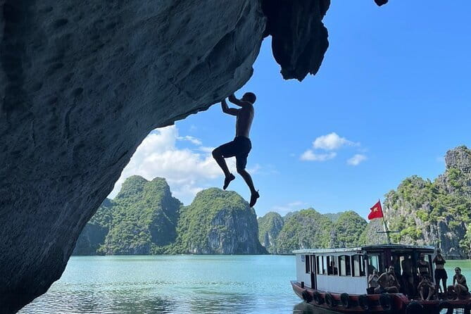 Half day Deep Water Solo - The Sea Face wall: learning jumps, landing softly, and choosing your grade