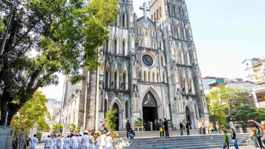 Half-Day Hanoi Foodie Tour by Motorbike - Starting in Hoàn Kiếm: what pickup means for your day