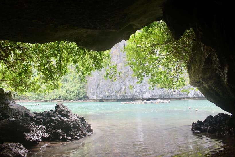 Half day Lan Ha Bay excursion ( 4 hours ): Kayaking, Snorkel - Getting from Cat Ba Town to Beo Wharf
