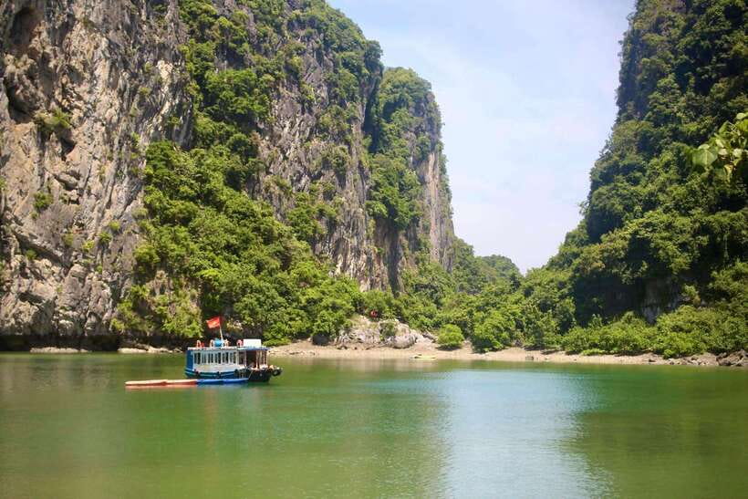 Half day Lan Ha Bay excursion ( 4 hours ): Kayaking, Snorkel - The core water time: snorkeling and swimming at secluded spots