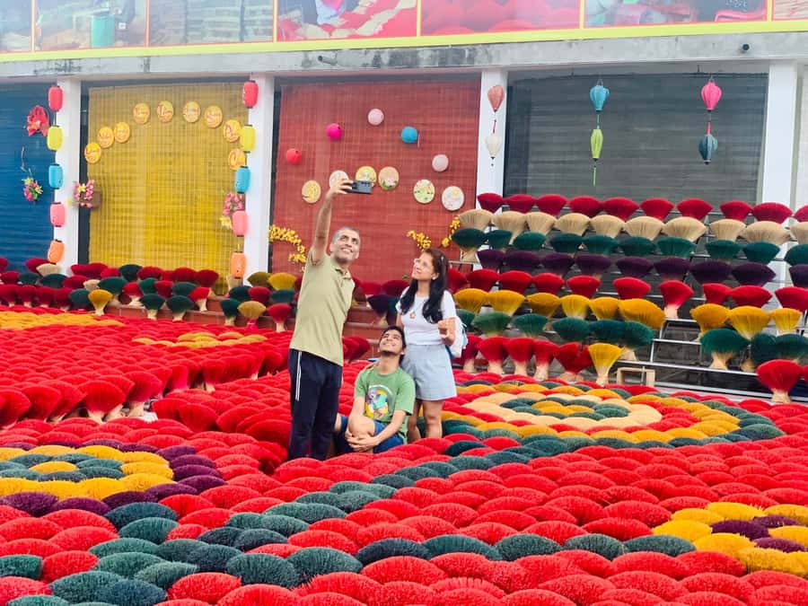 Half Day trip to Incense & Hat Villages with Train Street - Quang Phu Cau incense village: color, smell, and real production