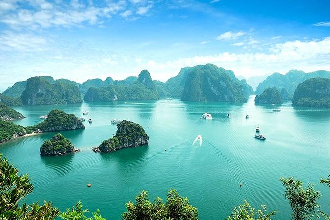 Halong Bay Full Day With Cave, Kayaking And Swimming - Highway Transfer - Boarding at the port: your seafood lunch and the Ha Long Bay rhythm