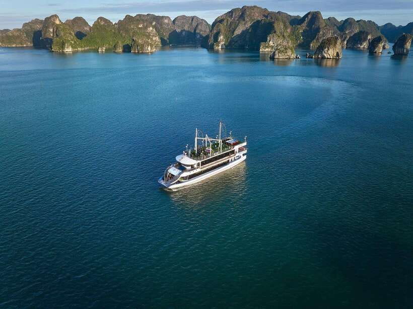 Halong Bay Luxury Cruise: Kayak&Swim,Cave, Party BEST SELLER - Should you book this Halong Bay luxury cruise?
