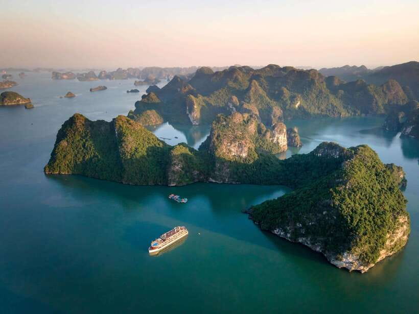 Halong Bay Luxury Cruise: Kayak&Swim,Cave, Party BEST SELLER - A 6-hour luxury cruise that still fits cave hopping