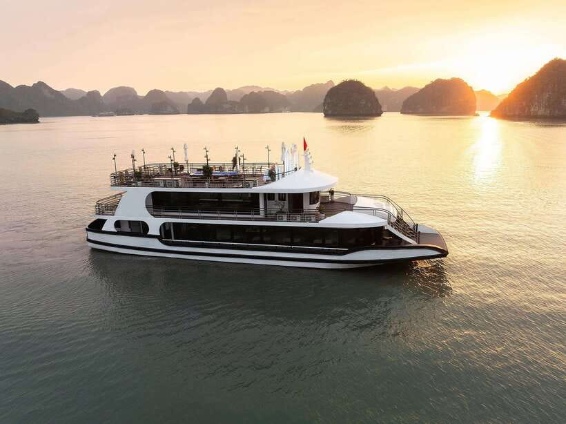 Halong Bay Luxury Cruise: Kayak&Swim,Cave, Party BEST SELLER - Luon Cave kayak or bamboo boat: pick your pace