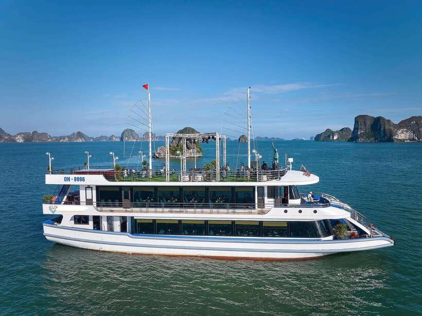 Halong Bay Luxury Cruise: Kayak&Swim,Cave, Party BEST SELLER - Sung Sot Cave: stalagmites, stalactites, and the shapes to look for