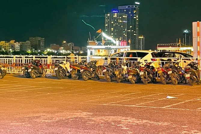 Han River by Night: Boat Trip Experience in Da Nang city, Vietnam - Crowds and visibility: how to make the most of a busy boat night
