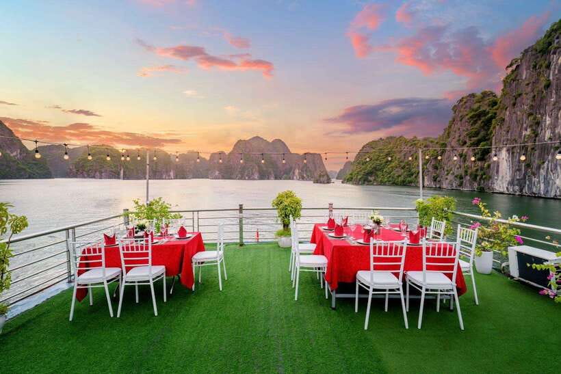 Hanoi: 2-Day Ha Long and Lan Ha Bay Cruise with Kayaking - Hanoi to Beo Harbor: the part that sets the tone