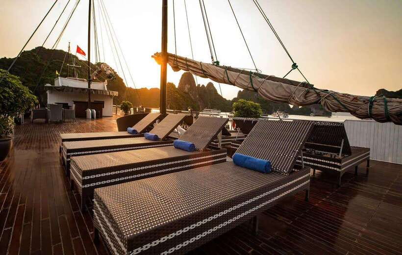 Hanoi: 2-Day Halong Bay Boutique Cruise with Kayaking - Sunset to Nightfall: Drinks, Cooking Class, and Squid Fishing