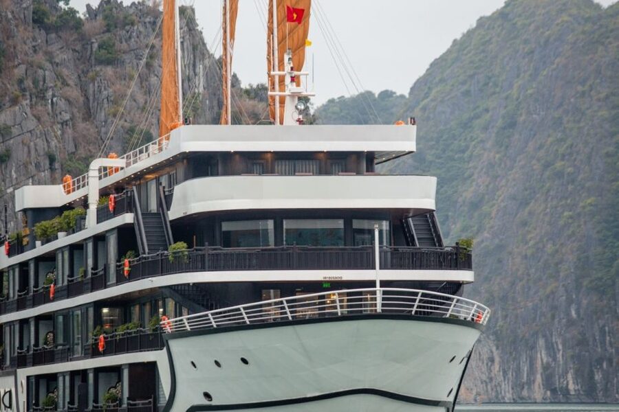 Hanoi: 2-Day Halong & Lan Ha Bay 5-Star Cruise with Balcony - Food on board: what’s included, what to request, and what to expect