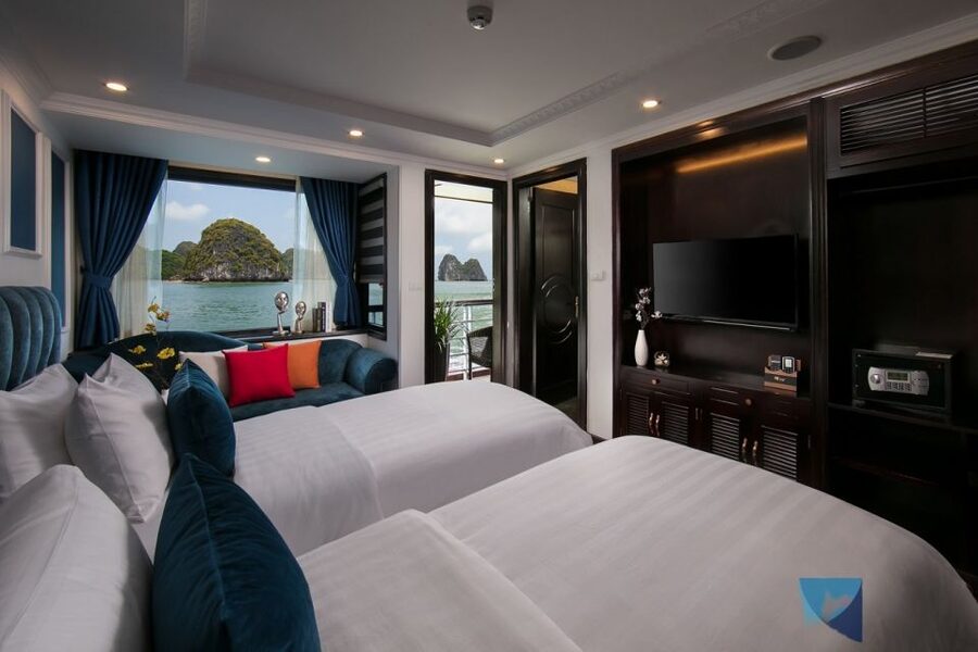 Hanoi: 3-Day Ha Long/Lan Ha Bay Cruise with Private Balcony - Day 1, Ao Ech in Lan Ha Bay: kayaking, swimming, and a spring roll lesson