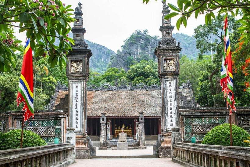 Hanoi: 3-Day Ninh Binh, Ha Long, & Lan Ha Bay Luxury Cruise - Luxury cruise, explained the practical way: meals, downtime, and that onboard comfort