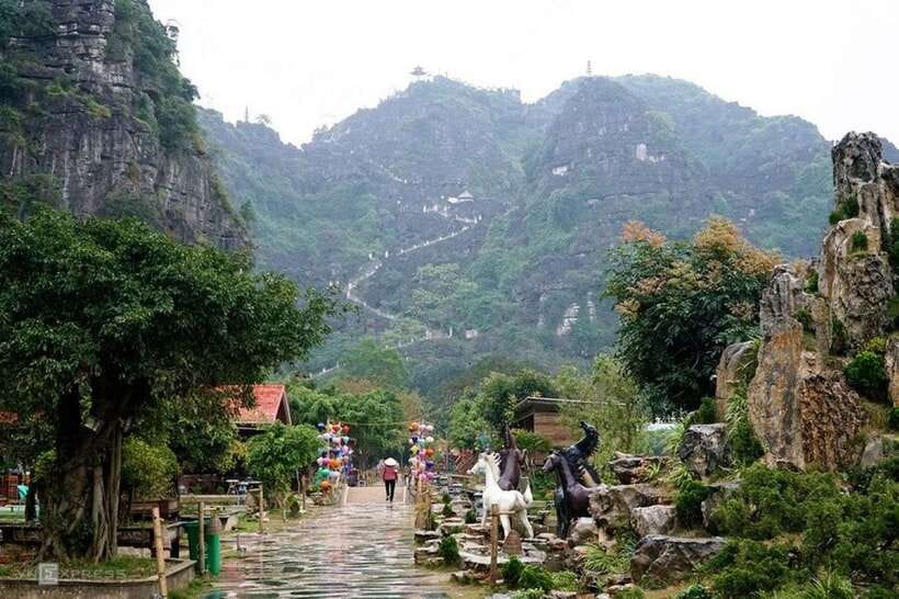 Hanoi: 3-Day Ninh Binh Trip and Ha Long Bay 5-Star Cruise - Day 2 transfer to Tuan Chau and boarding, where the 5-star part becomes real