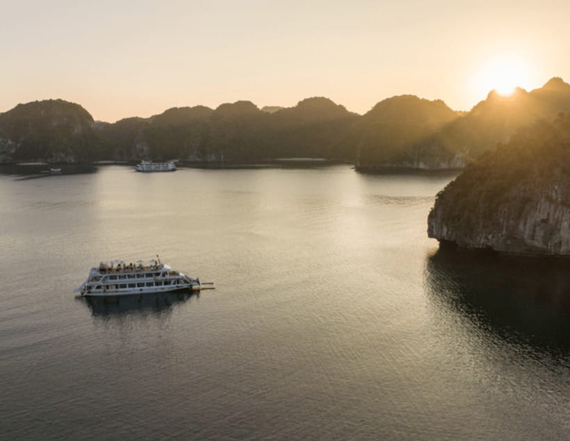 Hanoi: Cat Ba, Lan Ha & Ha Long Bay Luxury Cruise with Lunch - Sunset party and rooftop bar calm-down time