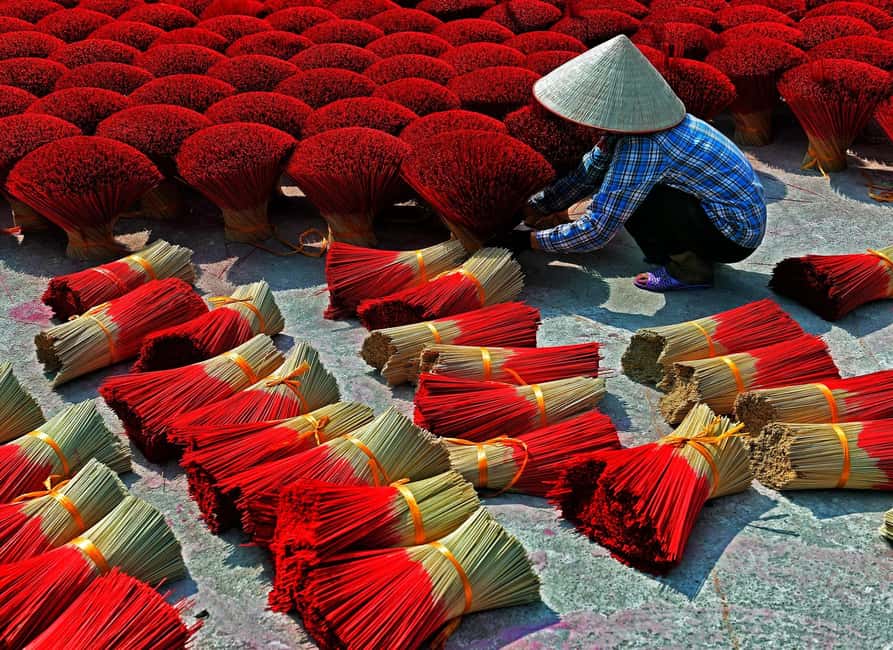Hanoi City Tour: Bat Trang, Train Street, Lunch & Luxury Bus - Temple of Literature: Hanois school of Confucius