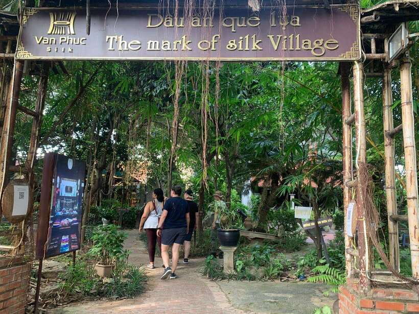 Hanoi Craft Village: Conical Hats, Incense, and Train Street - The best way to enjoy it (and where you might feel friction)