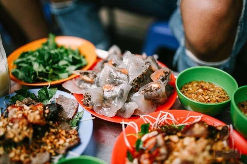 Hanoi: Eat Like a Local Small Group Street Food Tour - Street Sweets and Dessert Chè, When You Think You Are Done